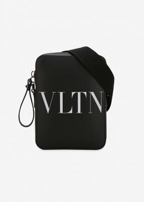 발렌티노 남성 VLTN 로고 블랙 크로스백 XY2B0943 WJW 0NI