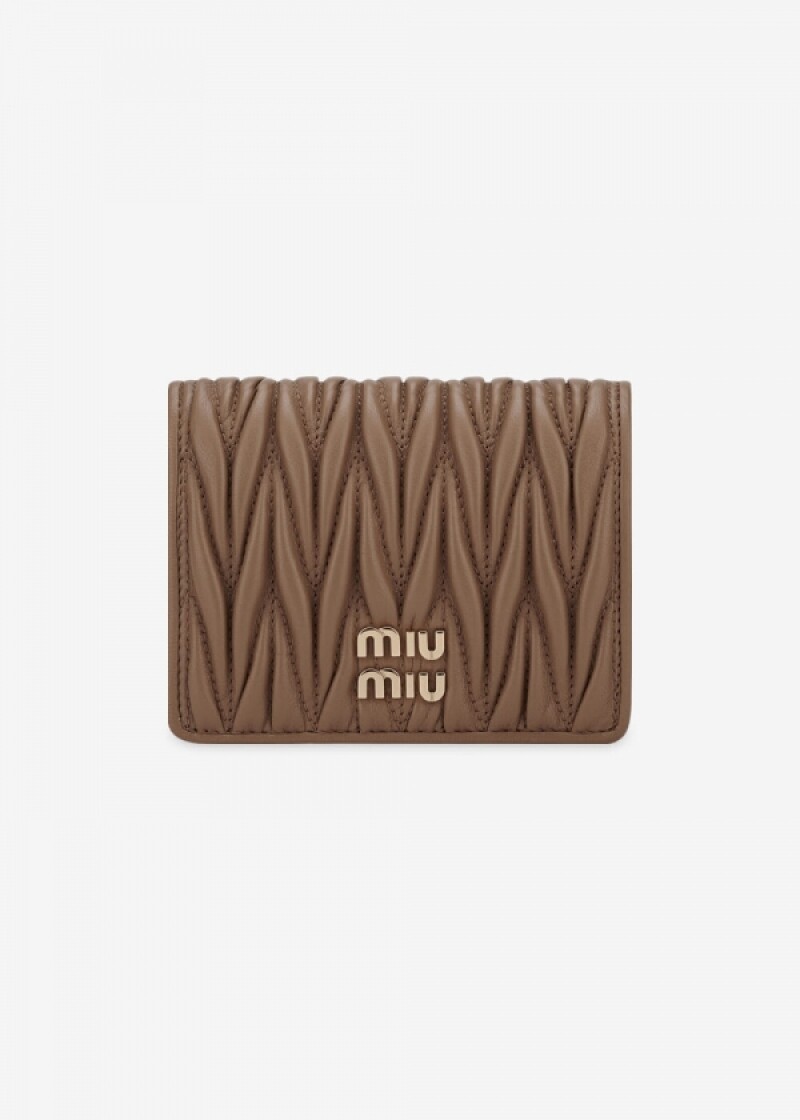 미우미우 여성 마테라쎄 나파 카라멜 반지갑 5MV204 AFPP F098L