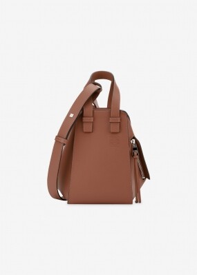 로에베 여성 컴팩트 해먹 탄 토트백 A538H13X10 2530