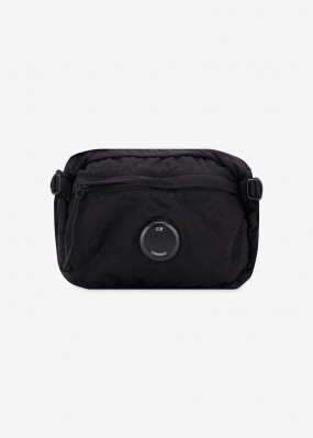 CP컴퍼니 남성 렌즈 와펜 블랙 크로스백 RCCMAC734A 005269G 999